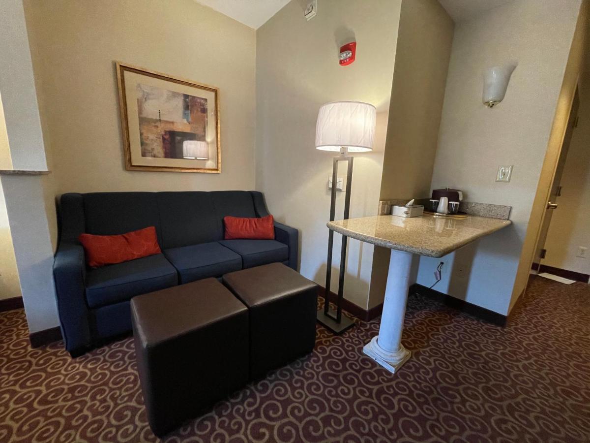 Comfort Suites East Brunswick - South River Εξωτερικό φωτογραφία